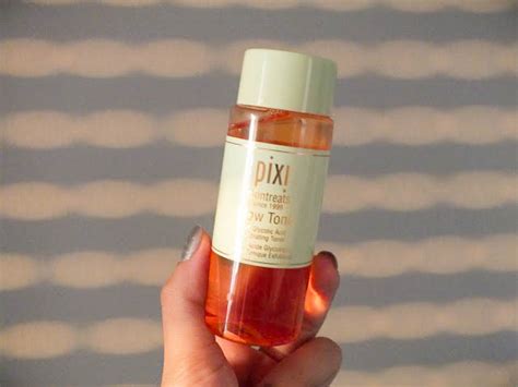 It removes dead skin cells for healthier looking skin. Pixi Glow Tonik | Pixi Glow Tonic