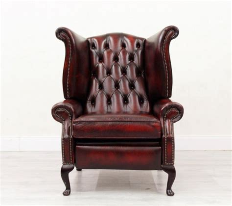 This terrifically traditional wingback chesterfield style armchair is just waiting for someone to curl up in it with a cuppa and a good book. Chesterfield Armchair Leather Antique Wing Chair Recliner ...