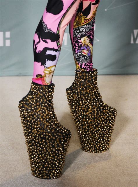 Lady Gaga Is That U Moda Fashion Fashion Shoes Womens Fashion