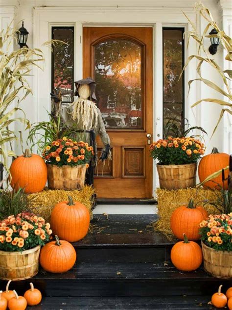 46 Of The Coziest Ways To Decorate Your Outdoor Spaces For Fall