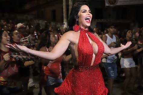 Rainha de bateria Raissa Machado faz desabafo após deixar posto na