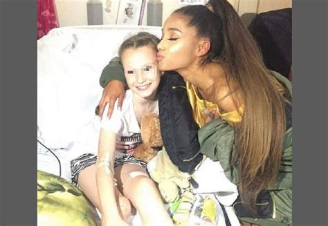 Ariana Grande Visita I Bambini Feriti Nellattentato Di Manchester