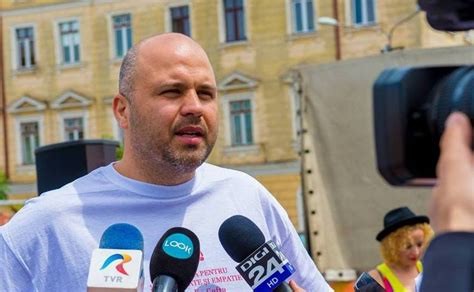 Emanuel ungureanu este profesor grad i de istorie, un excelent dascăl dar și un priceput formator de caractere pentru elevii talentați ai liceului maranatha din cluj napoca. Emanuel Ungureanu, apel disperat către Sorina Pintea ...