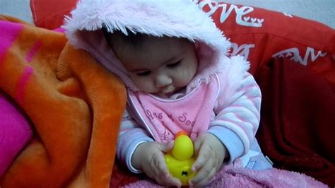 melody sentada brincando 3 meses e 28 dias youtube