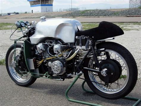 Fala aí meus amigos e amigas o moto guzzi v8, também chamada de otto , foi projetada para a equipe de corrida moto guzzi. MOTO GUZZI V8 specs - 1955, 1956, 1957 - autoevolution