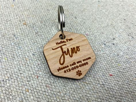 personalized-wood-dog-tag,-quiet-dog-tag-made-of-recycled-wood