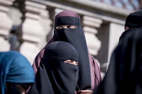 Dutch Jewish Leader Protests Comparisons Between Burqa Ban And The