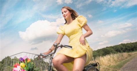 Faire Du Vélo En Jupe Sans Montrer Sa Culotte Cest Maintenant Possible Grâce à Des Écossaises