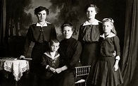 Familie aus Stettin ca 1900 Sailor Suit, Family History, Family ...