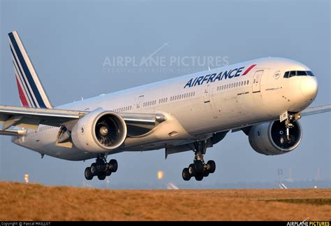 F Gsqk Air France Boeing 777 300er At Paris Charles De Gaulle