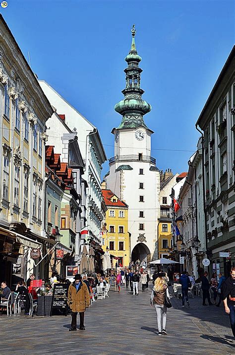 Il rifiuto opposto da polonia, ungheria, cechia e slovacchia all'immigrazione islamica alimenta il falso mito di un blocco coeso. Bratislava - Slovacchia - 19/10/2017 By diksa53 | Slovensko