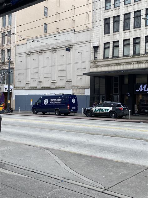 Deedee Sun on Twitter: "A lot more police in downtown Seattle. Big