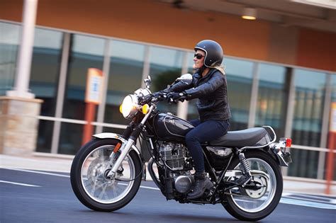 A proper blast from the past. 2015 Yamaha SR400 Makes It to the US in May - autoevolution