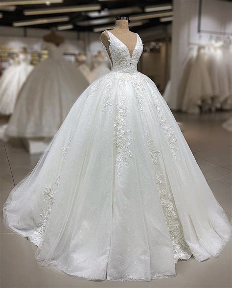 Spielen kleidet er sie wieder ein. Katniss Everdeen 🏹 on Twitter | Prinzessin kleid hochzeit ...
