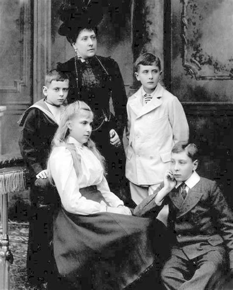 Беатриса name in native language. Princess Beatrice and her children | Grand Ladies | gogm