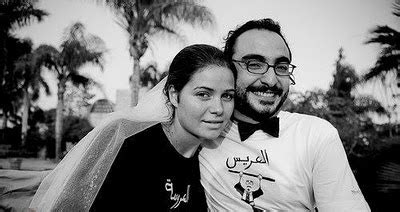 يسرا محمود اللوزي هي ممثلة مصرية بدأت التمثيل علي مسرح الجامعة الأمريكية بالقاهرة حينما كانت طالبة، ولكن جاءت فرصتها الأولي من ويكيبيديا، الموسوعة الحرة. صور يسرا اللوزى مع زوجها 2011 - السندريلا