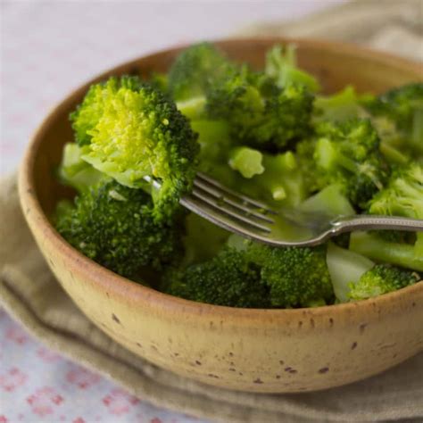 lemon garlic broccoli healthy seasonal recipes