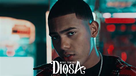 Se trata de un tema con el que el cantante puertorriqueño retorna a sus raíces del rap, fusionado con el reggaetón. Myke Towers - Diosa (Official Video) - iPauta.Com