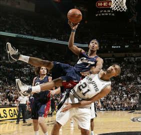 Peraturan ini menyatakan bahwa pelanggaran akan terjadi jika tembakan dalam keranjang ini selama sekitar 24 detik dan peluit berbunyi ketika bola melambung di udara dan bola tidak berhasil. Hery p.m Paling Go Blog: Peraturan Permainan Bola Basket