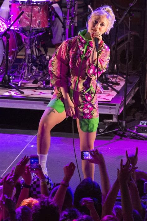 Hayley On Stage Paramore S First Show On Parahoy