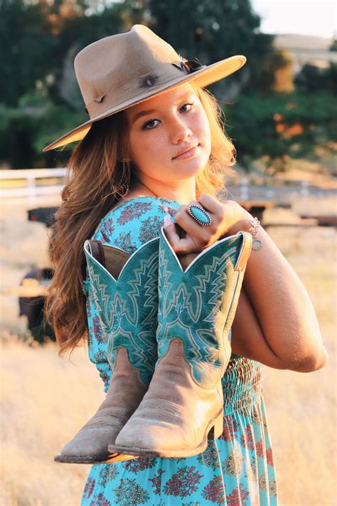 Danielle Cimino Photography Western Senior Photography Cowgirl