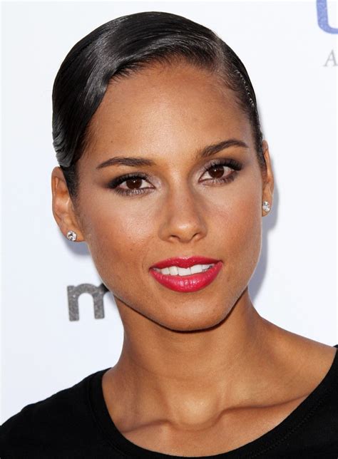 Just check out the selection of her pictures below and discover cute and elegant styles alicia has worn to formal events, award ceremonies and everyday life. Alicia Keys HairStyles (Women HairStyles) - Women Hair ...