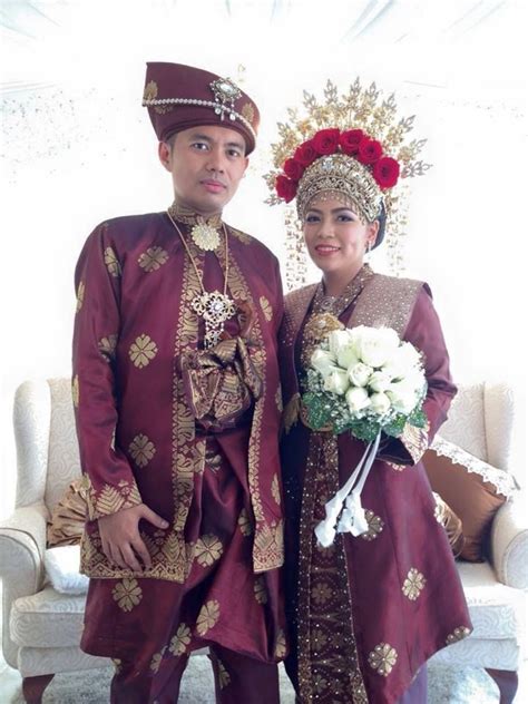 Baju pengantin adat melayu, sungailiat, sumatera selatan, indonesia. Songket pengantin by Chantique the bridal gallery ...