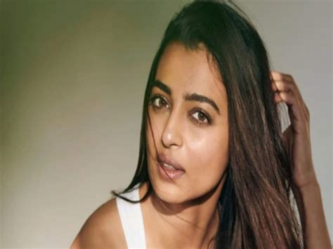 Radhika Apte Was Suggested To Do Surgery To Look Young See What Actress Do Then Entertainment