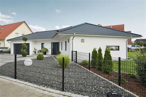 27 01 2019 bungalow haus mit dachausbau walmdach architektur 5 zimmer grundriss küche offen erker einfamilienhaus ebenerdig bauen ideen elk bungalow 109 von elk fertighaus hausbaudirekt de. LUXHAUS - Bungalow Walmdach 190 in 2020 | Haus bungalow ...