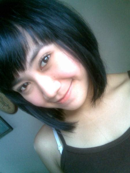 Cewek cantik, pinter, tapi dingin dan jutek. Indonesian Girls Only: Beautiful Sweet Girl With a Smile