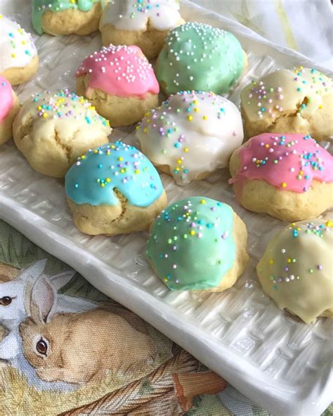 Italian anise cookies stand out on the cookie tray because of its glazed top and colorful sprinkles. Best Anise Cookie Recipe / Anise Cookies | Mother Thyme : These cookies have been made in my ...