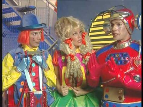 לפני הטיסה לאנגליה יש למלא את הטופס 5. ישראל והגיטרה | Doovi