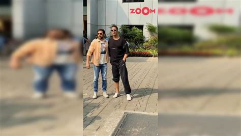 Akshay Kumar Reacts As Security Guard Refuses To Open Gate For Paps