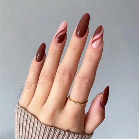 Uñas marrones los diseños para inspirar la manicura más cálida y que