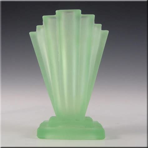 Bagley Art Deco Uranium Green Glass Grantham Vase 334 2