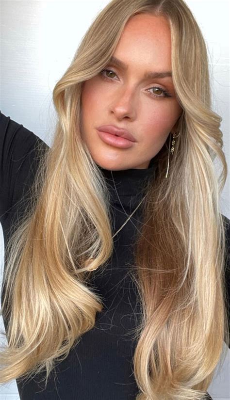 33 Cute Blonde Hair Color Trends 2022 Golden Blonde 70 Inspired Blow Out