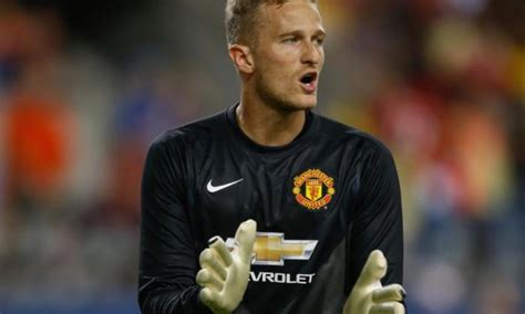 Manchester United goalkeeper in talks over late move to West Brom