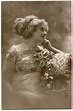 Old Vintage Photo Image - Beautiful Paris Lady - The Graphics Fairy