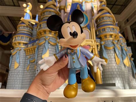 Walt Disney World 50th Anniversary Mickey And Minnie Mouse Toy Figures