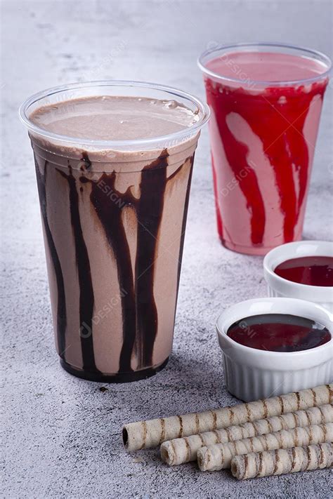 Delicioso Milkshake De Morango E Chocolate Download Designi