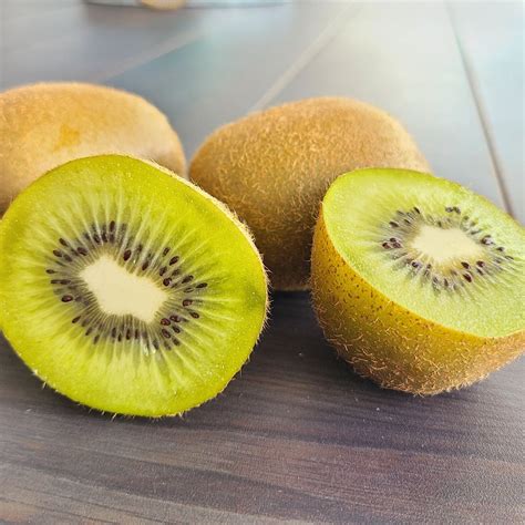Step By Step Guide On How To Peel And Cut A Kiwi Fruit Virginia Boys