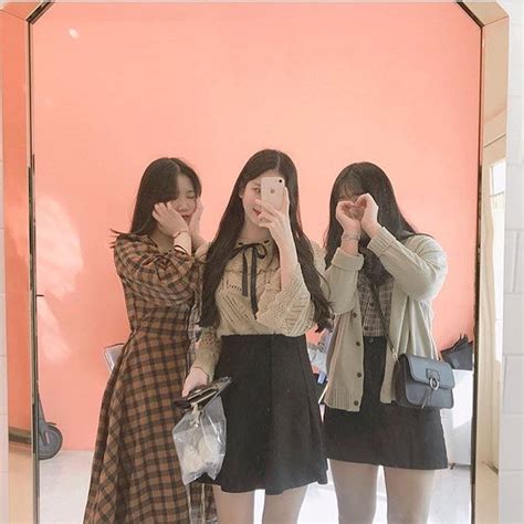 Aesthetic background aplikasi di google play play.google.com. Gambar mungkin berisi: 1 orang, berdiri in 2020 | Ulzzang ...