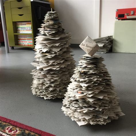 Christmas Tree Made Out Of Newspaper Kerstboompjes Van Krant Van