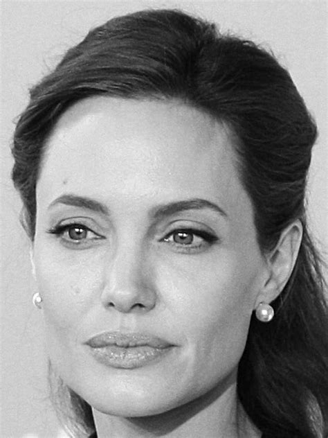 Synchronsprecherin Von Angelina Jolie Claudia Urbschat Mingues Buchen