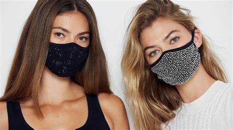 These Cloth Masks Have 8000 5 Star Reviews Heres Why People Love Them