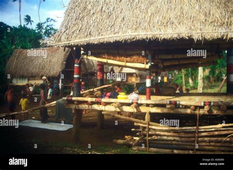 Yam House Trobriand Islands Papua Fotos E Imágenes De Stock Alamy