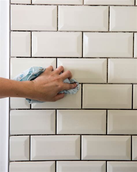Fliesen legen ist kein hexenwerk und mit geduld und einer guten anleitung gelingt es fast jedem. Anleitung: Fliesen richtig verlegen - Mein Eigenheim