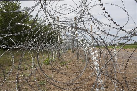 In Pictures The Barbed Wire Fences That Scar Refugees And Europe
