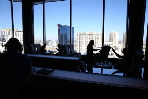 23rd Floor Glass Pane Shatters At Waldorf On Las Vegas Strip Kats