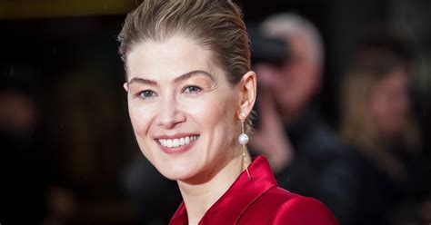 Rosamund Pike Wins The Golden Globe For Best Actress In A Comedy Or